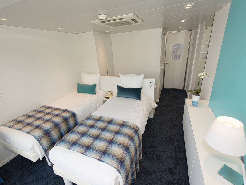 Upper Deck 2 Adjustable Twin Beds - Cat. B